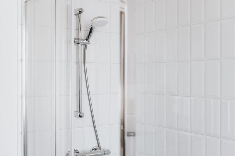 einfache Duschsysteme mit Handbrause
